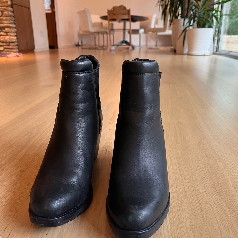 COPY - Sorel black leather wedge boots
